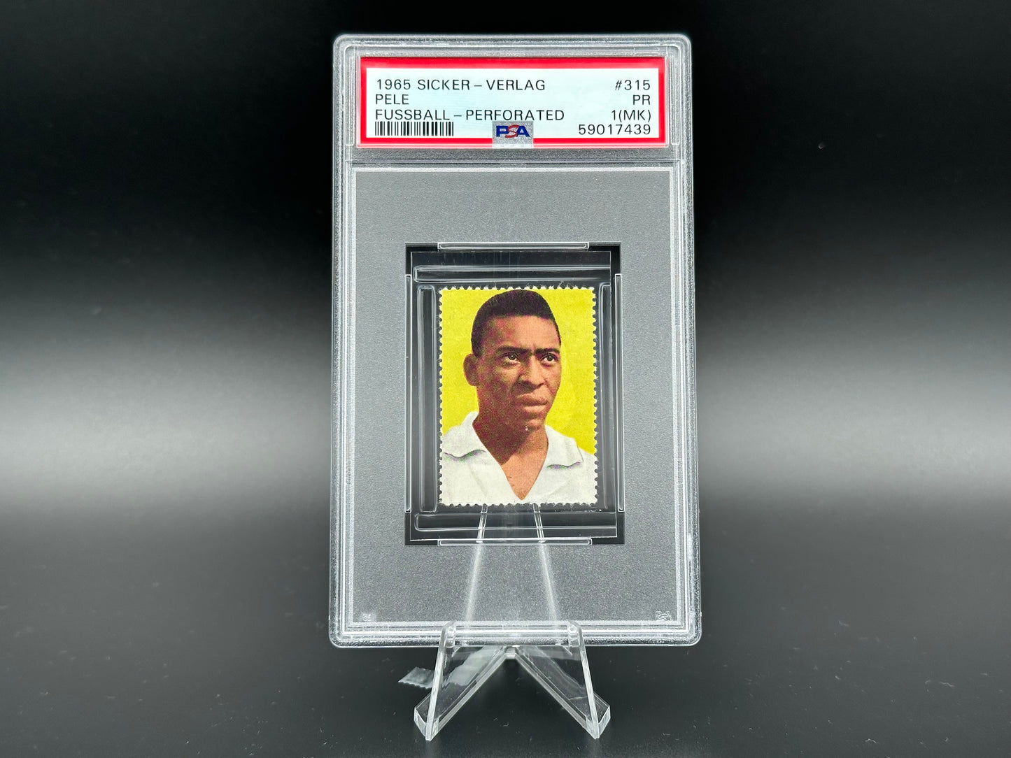 Pele 1965 Sticker - Verlag Fussball Perforated PSA 1 (MK)