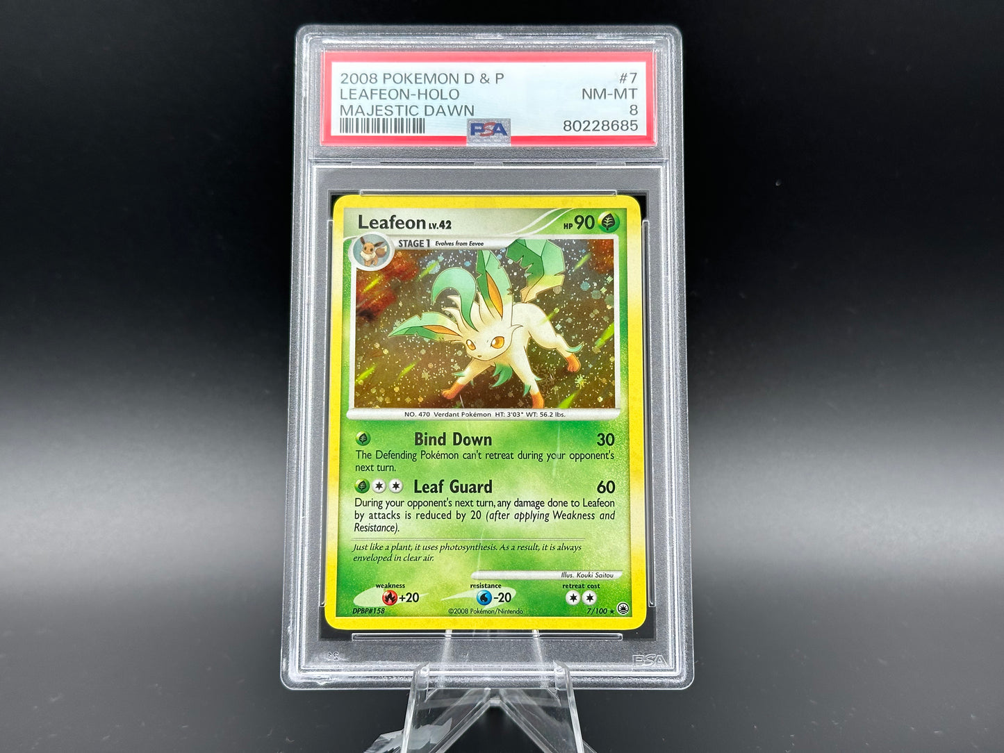 Leafeon holo Diamond & Pearl Majestic Dawn PSA 8