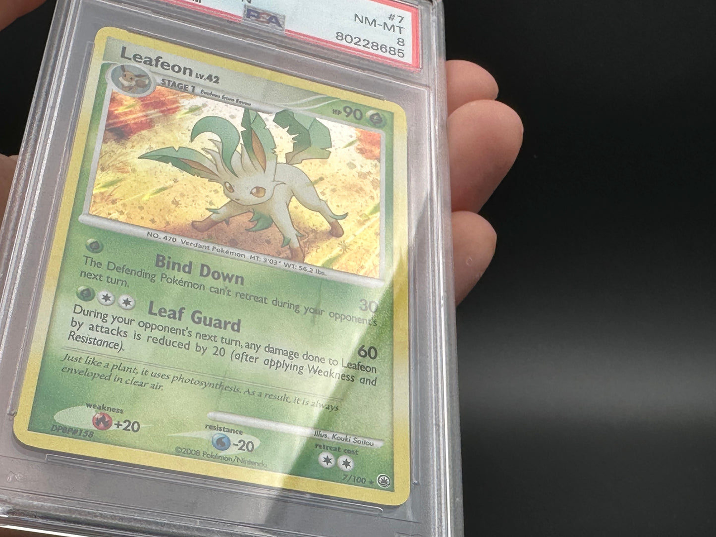 Leafeon holo Diamond & Pearl Majestic Dawn PSA 8