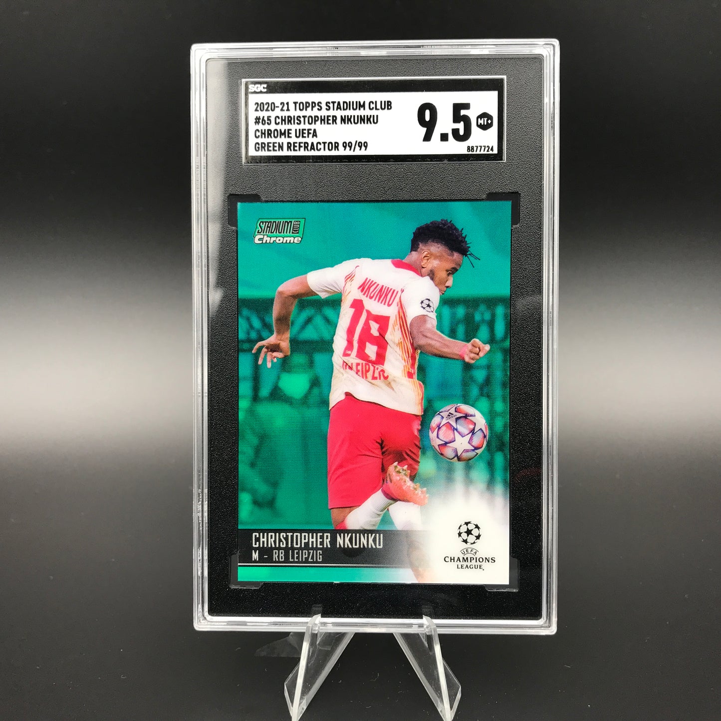 Christopher Nkunku Verde Rifrattore Cromo UEFA Topps Stadium Club SGC 9.5